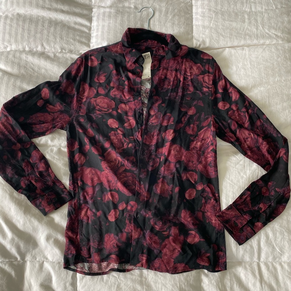 Roses Button Down